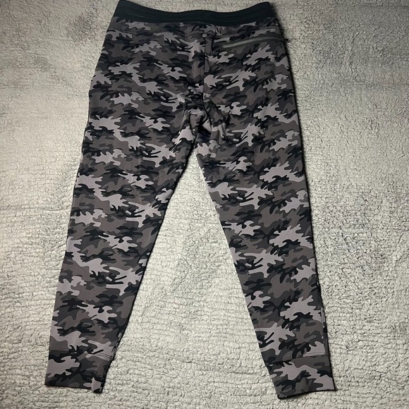 Rhone Pants Mens Large Gray Camo Joggers Performance Comfort Sweat Versatility - Picture 6 of 9